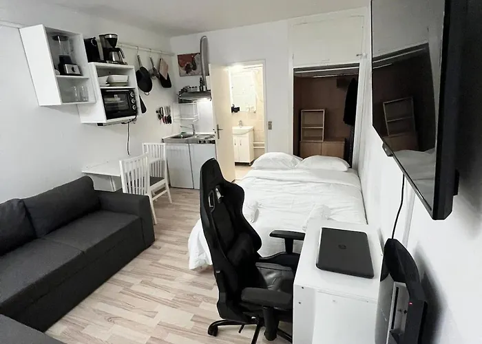 Comfort Cozy Studio Near Airport